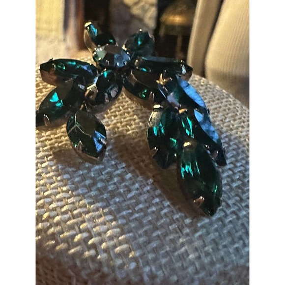 VTG JULIANA EMERALD GREEN MARQUISE RHINSTONE/ AB ROUND CENTER STONE BROOCH 2” - Picture 5 of 7